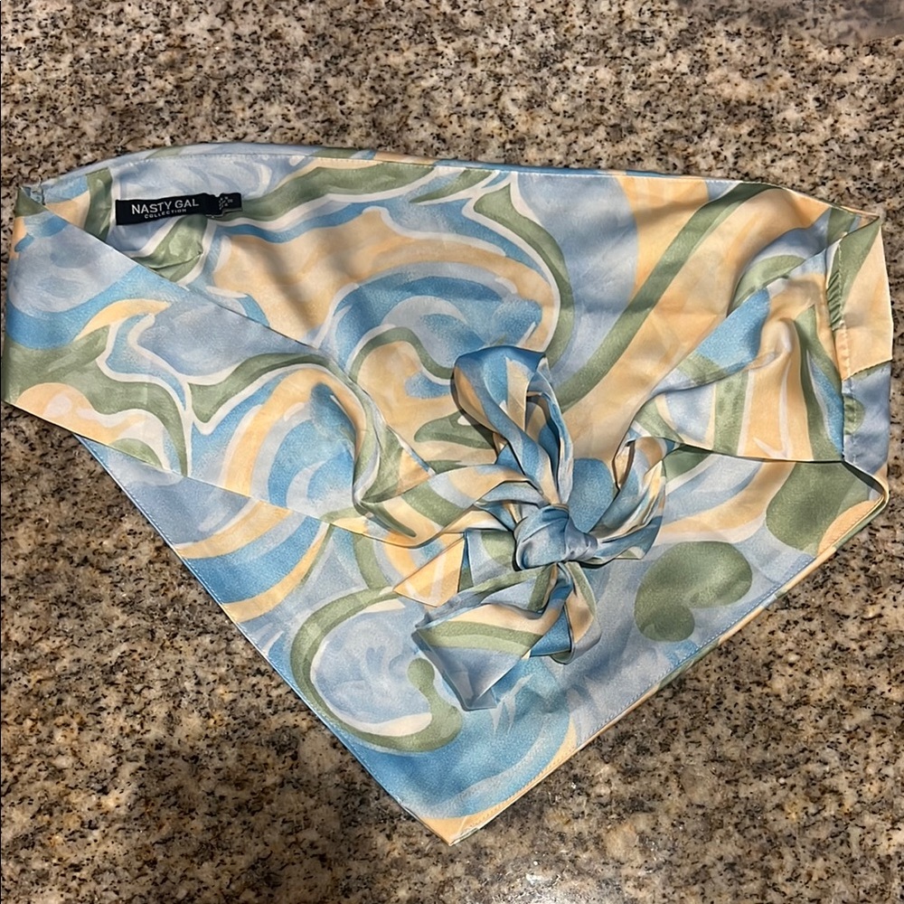 Nasty Gal Swirl Crop Scarf in Blue and Green